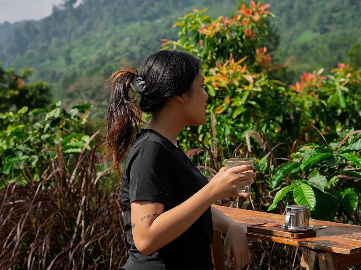 Secangkir Kopi di Kebun